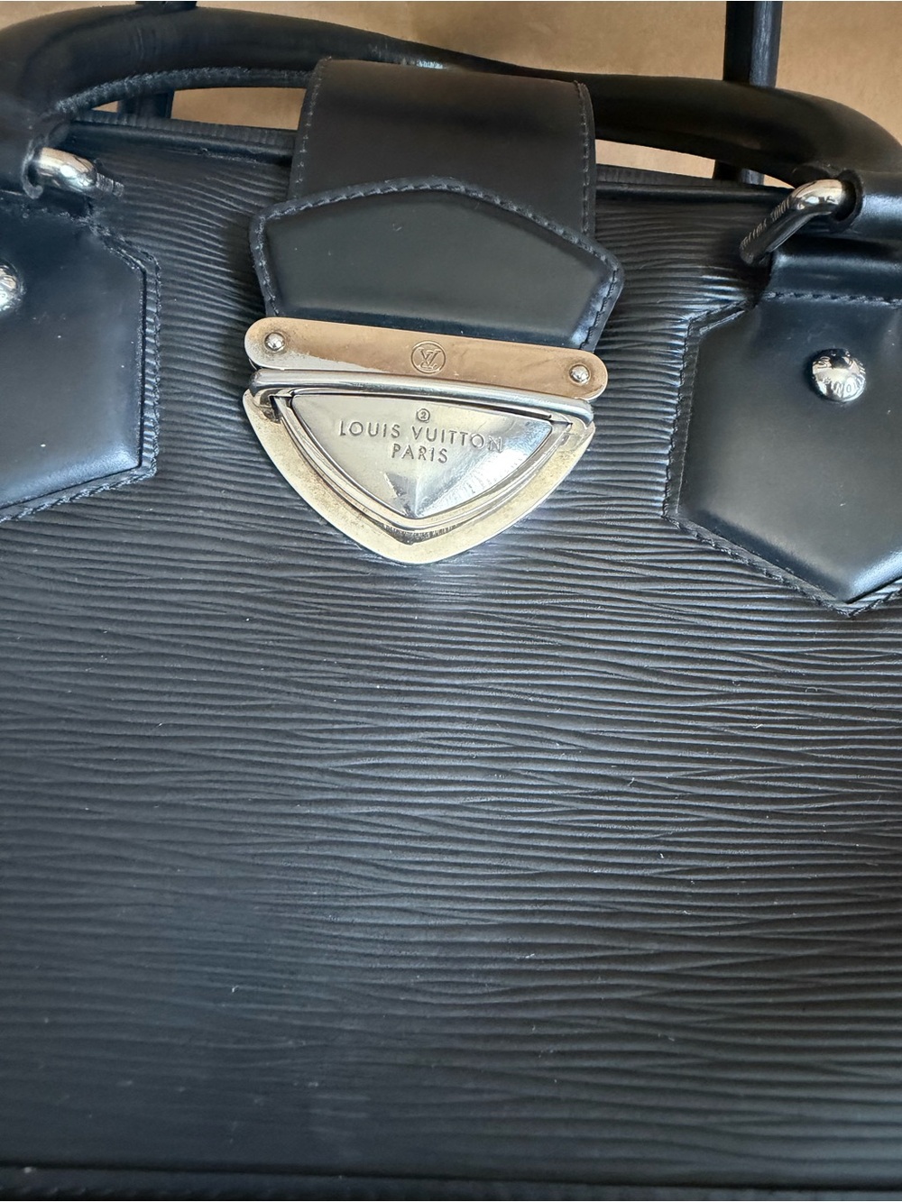 Louis Vuitton Montaigne GM Vintage Bag in Epi Leather - Picture 9 of 12
